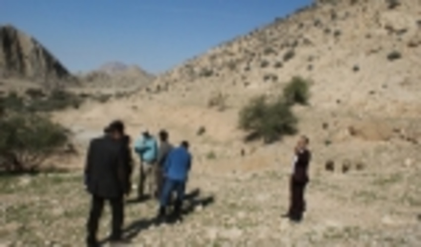 ایجاد چاله های کوچک آبگیر برای ذخیره نزولات آسمانی