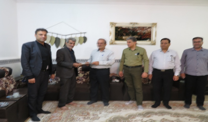 دیدار مدیر کل منابع طبیعی و آبخیزداری  با خانواده آزاده بازنشسته این اداره به مناسبت سالروز بازگشت آزادگان به میهن اسلامی