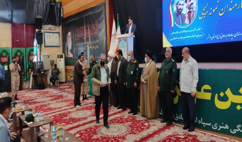 تجلیل از غلامرضا منتظری مدیر کل منابع طبیعی و آبخیزداری به عنوان کارمند بسیجی نمونه در هفته دولت 