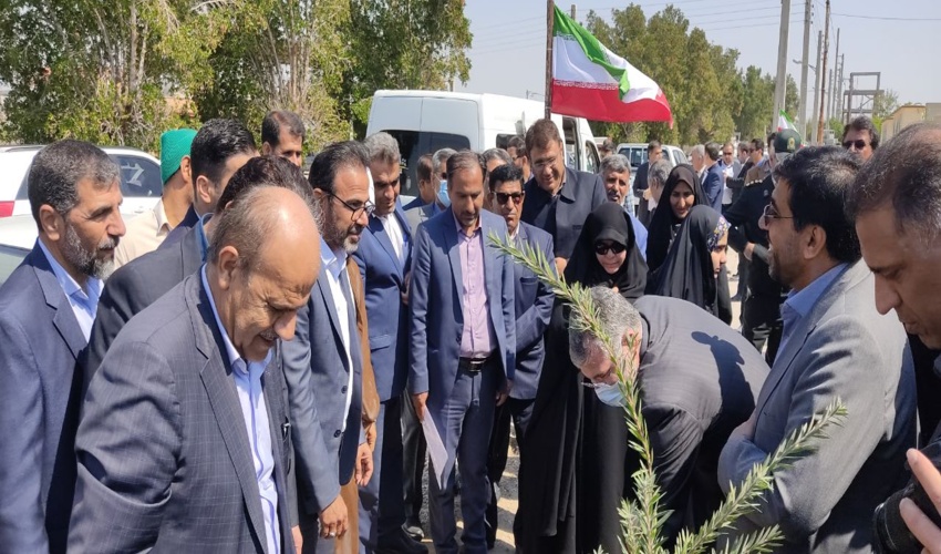 وزیر جهاد کشاورزی در دلوار نهال کاشت