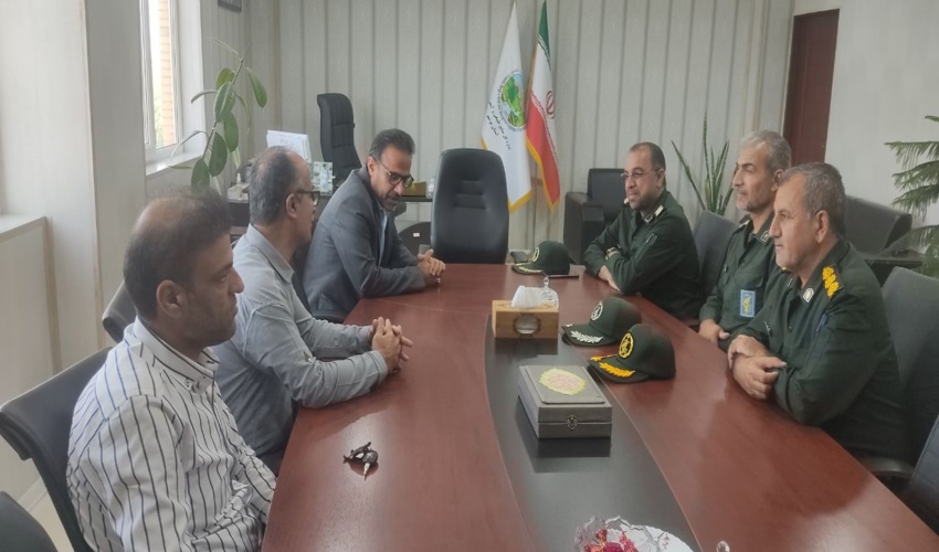 دیدار فرمانده بسیج کارمندان استان با مدیر کل منابع طبیعی و آبخیزداری بوشهر 