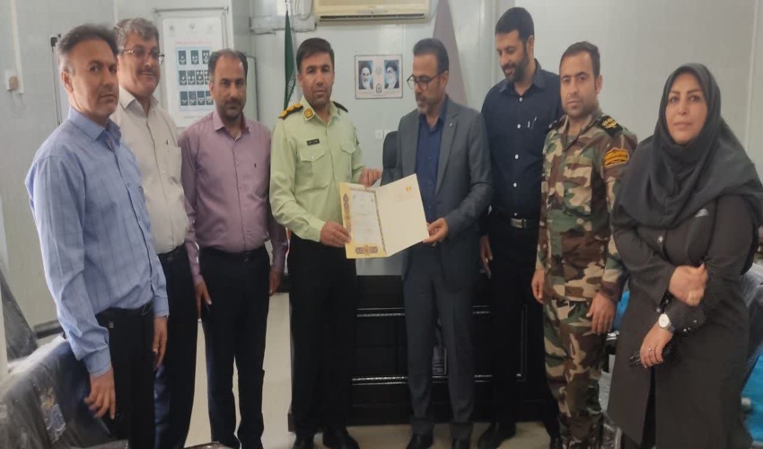 مدیر کل منابع طبیعی و ابخیزداری به اتفاق شورای معاونین بمناسبت روز جهانی جنگلبان  با حضور در فرمانده یگان  از جنگلبانان تقدیر کردند 