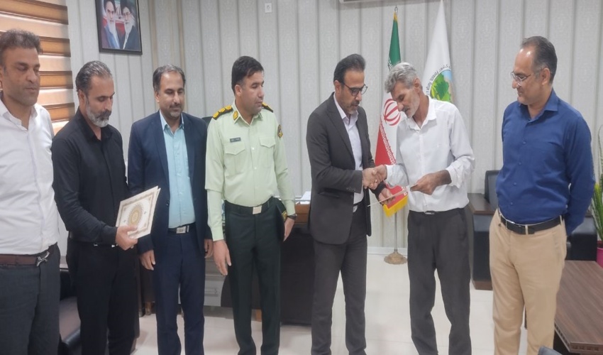 مراسم تجلیل از آزاده سرافراز  در اداره کل منابع طبیعی و آبخیزداری استان بوشهر 