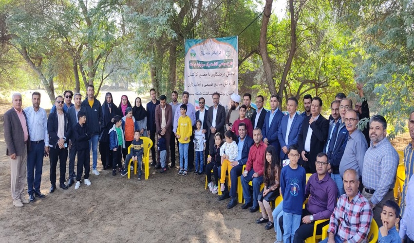 برگزاری آیین درختکاری در پارک جنگلی چاهکوتاه با حضورمدیرکل منابع طبیعی و آبخیزداری و خانواده‌های کارکنان