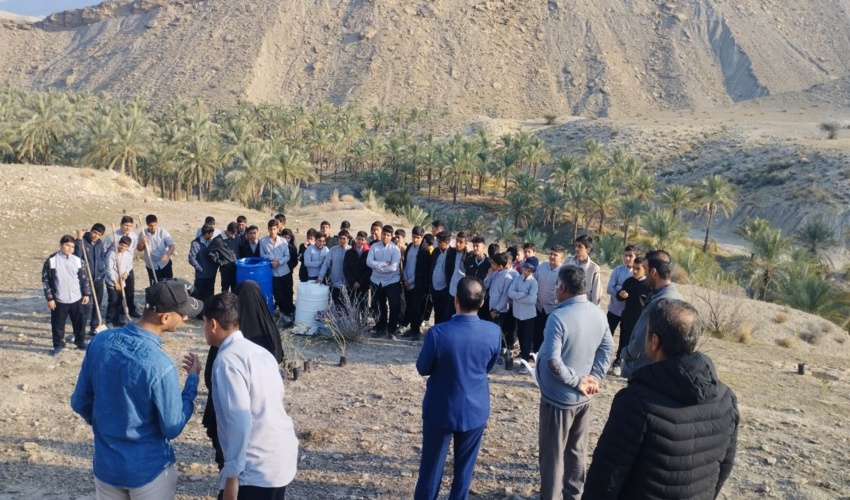 اجرای پویش بیرمی بزرگ با همکاری مدیر و دانش آموزان مدرسه شهید زائر خضر خان اهرمی