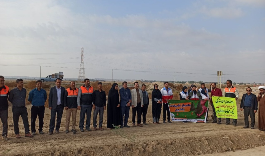 پویش درختکاری با همکاری اداره راهداری در مسیر اتوبان اهرم _ بوشهر
