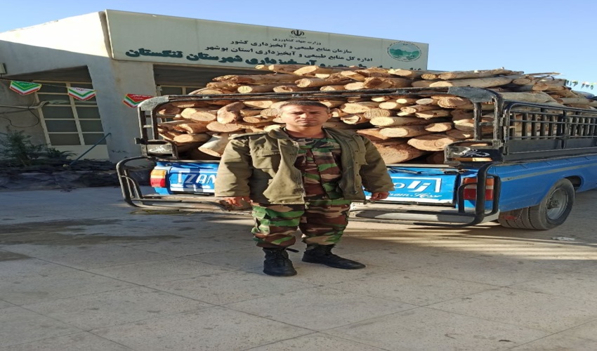 توقیف خودرو نیسان حامل بار غیر مجاز در شهرستان تنگستان 