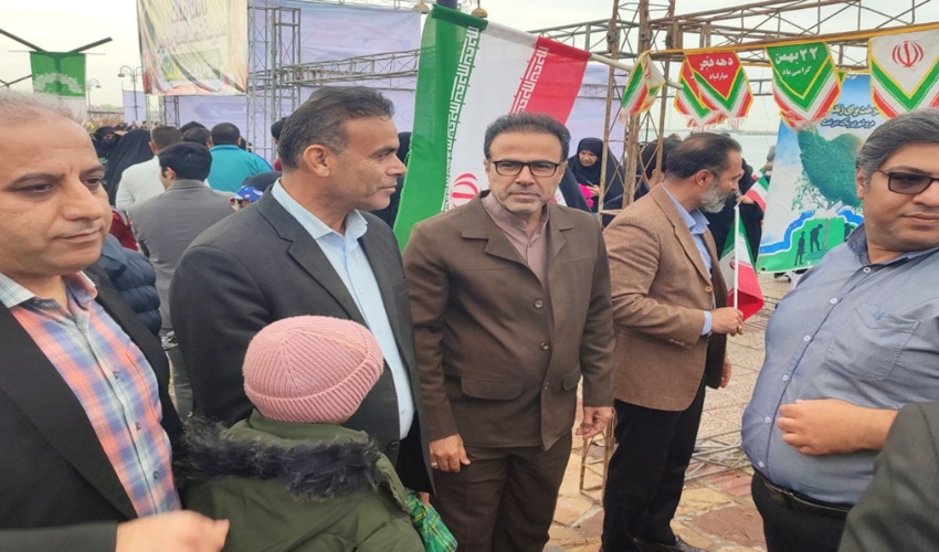  مراسم راهپیمایی ۲۲ بهمن در شهر بوشهر با حضور پرشور مردم برگزار شد