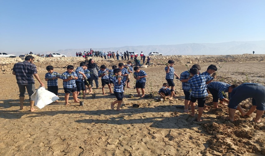 پویش حرا کاری با عنوان هم عهدی با حاج قاسم سلیمانی  در سواحل شهرستان دیر 