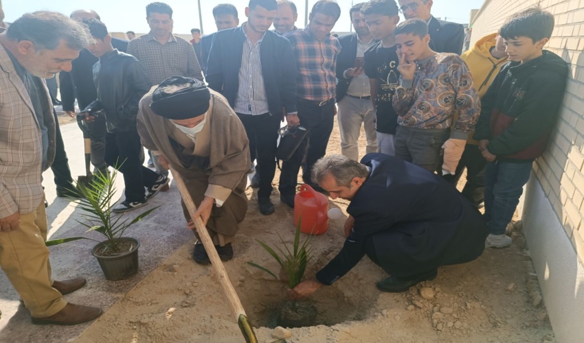 کاشت درخت به مناسبت آغاز هفته منابع طبیعی و روز درختکاری در  شهرستان دیر