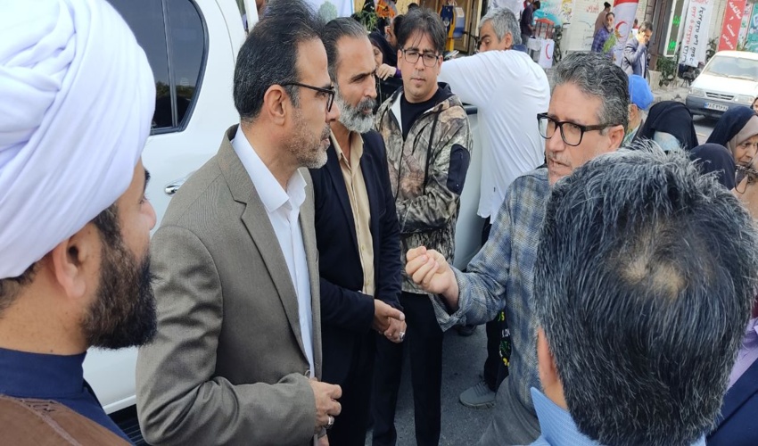 همزمان با چهارمین روز از هفته منابع طبیعی و آبخیزداری توزیع نهال رایگان در نماز جمعه مرکز استان.