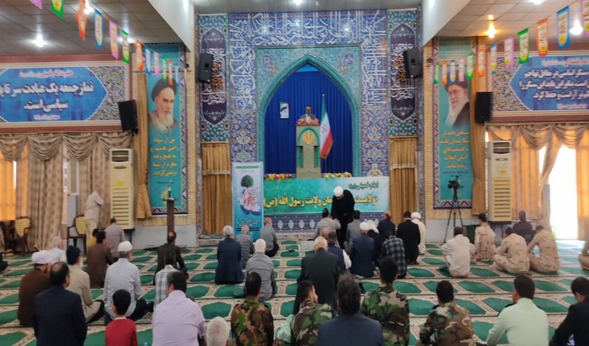 سخنرانی مدیر کل منابع طببعی و آبخیزداری استان بوشهربعنوان سخنران قبل از خطبه نماز جمعه مرکر استان و برپای میز خدمت 