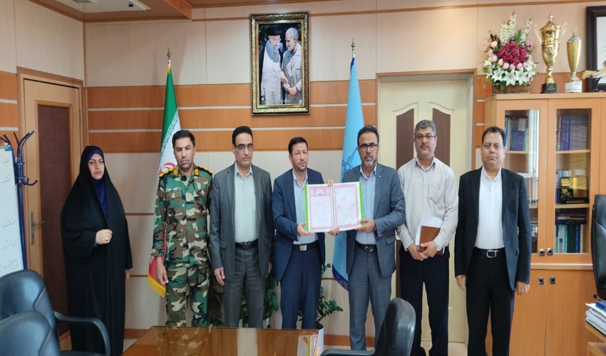 ( ۲۳) فقره سنداراضی ملی در سطح(۱۳۰۰)هکتاربوسیله مدیر کل ثبت اسناد و املاک ، تحویل مدیر کل منابع طبیعی و آبخیزداری استان بوشهر