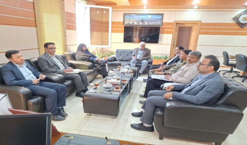 مدیر کل منابع طبیعی و آبخیزداری به مناسبت هفته منابع طبیعی و آبخیزداری با رئیس کل دادگستری استان بوشهر دیدار کرد