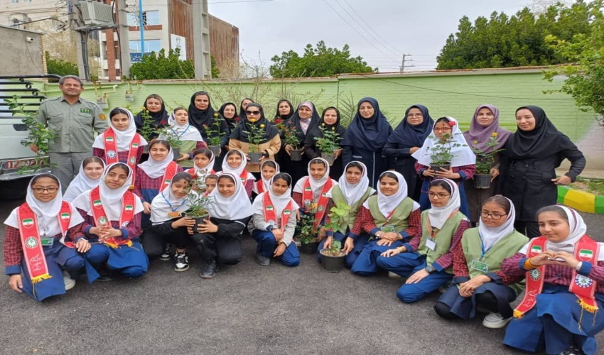 آموزش و کاشت نهال در مدرسه دولتی فاطمه زهرا دوره دوم شهرستان جم 