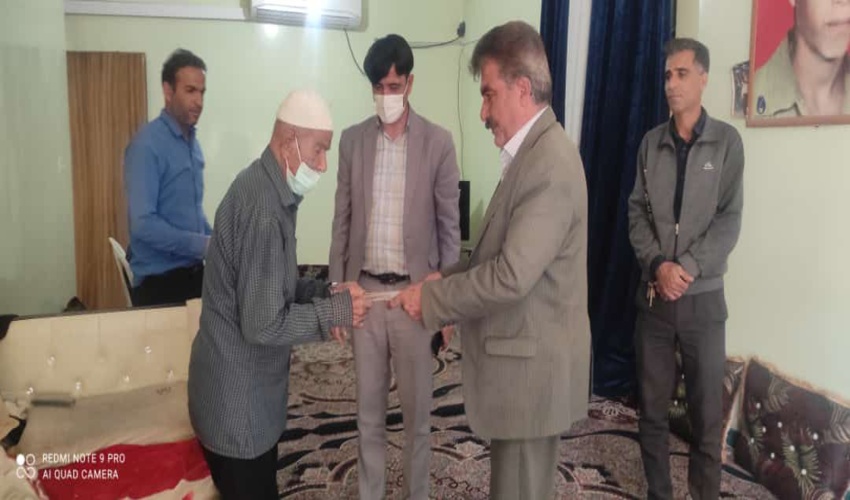 تقدیر از خانواده شهید به مناسبت هفته منابع طبیعی