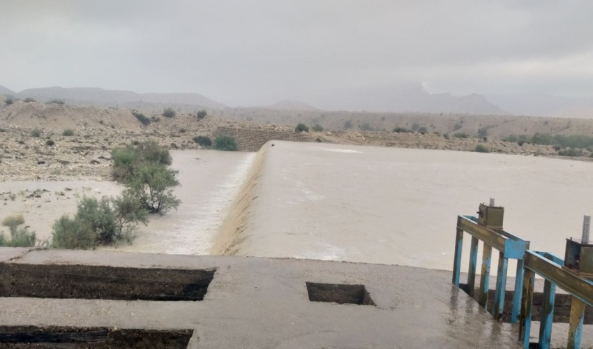 طی بارندگی های 13و14اریبهشت ماه سازه های آبخیزداری شهرستان دیر آبگیری شدند