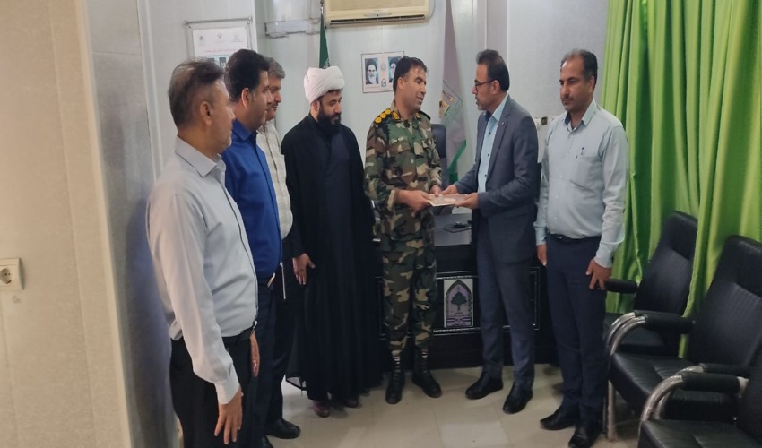 مدیر کل منابع طبیعی و آبخیزداری استان بوشهر به مناسبت روز جنگلبان از فرماندهی یگان حفاظت اداره کل منابع طبیعی و آبخیزداری استان بوشهر تقدیر کرد