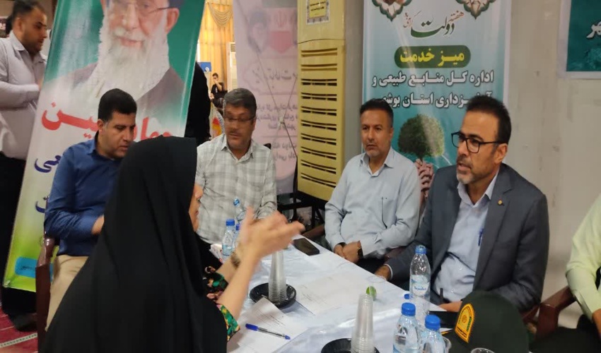 برپایی میز خدمت اداره کل منابع طبیعی و آبخیزداری استان بوشهر  در مصلی نماز جمعه بوشهر به مناسبت روز اول هفته دولت