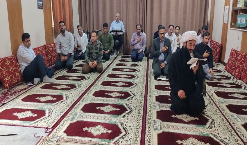برگزاری مراسم روح بخش قرائت زیارت عاشورا  بمناسبت اربعین حسینی در نمازخانه اداره کل منابع طبیعی و آبخیزداری استان بوشهر