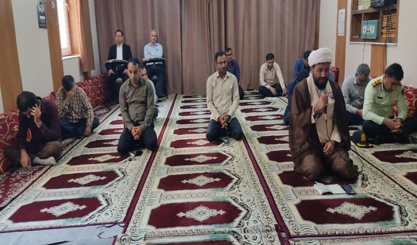برگزاری دعای پرفیض زیارت عاشورا و سخنرانی به مناسبت هفته دفاع مقدس و هفته وحدت در نمازخانه اداره کل منابع طبیعی و آبخیزداری استان بوشهر