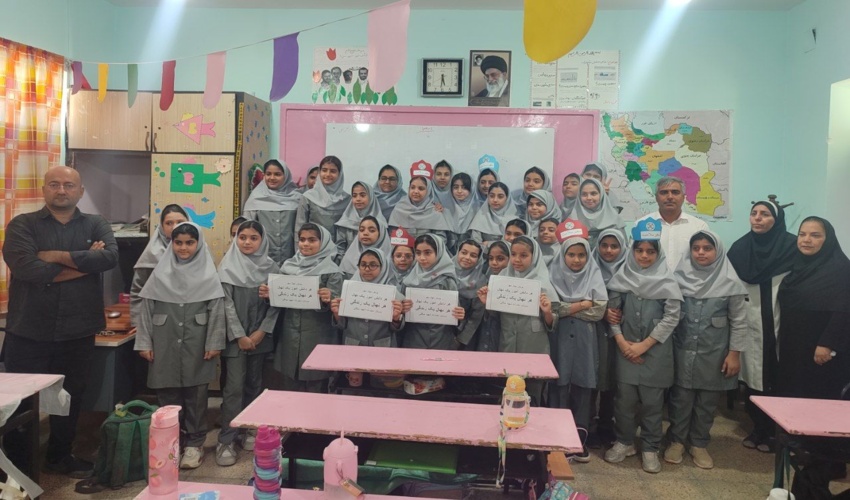 برگزاری پویش نهال مهر با عنوان آشنایی مفاهیم منابع طبیعی و نحوه کاشت نهال به دانش آموزان بوشهری  در کلاس تندرسی  