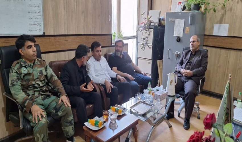 حضور جانشین یگان حفاظت، رئیس اداره اطفاء حریق و معاون  نماینده ولی فقیه  سازمان آبخیزداری کشور در اداره منابع طبیعی و آبخیزداری شهرستان گناوه