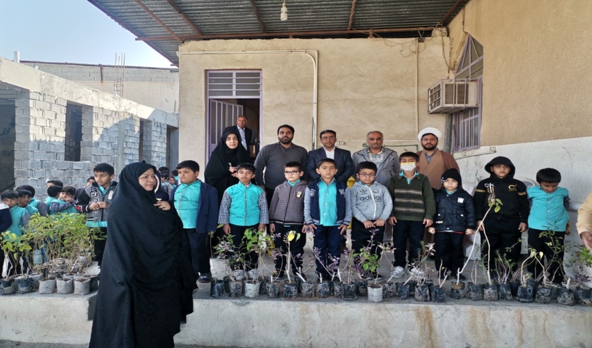 درختکاری در روستای راهدار دشتستان