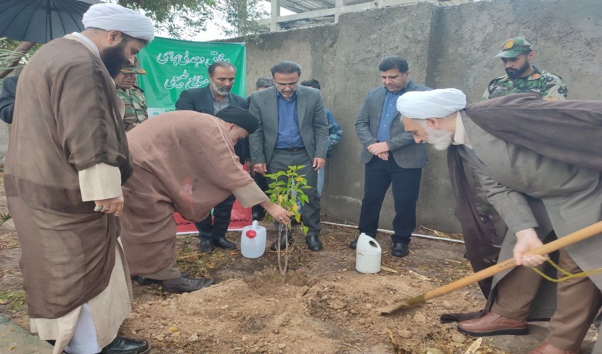 گل افشانی قبور مطهر شهدای کوی خواجه ها در آستان  مقدس امام زاده محمد بن باقر( ع )  بوشهرگ