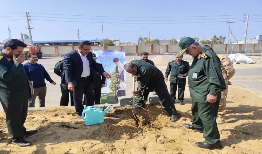 در پنجمین روز از هفته منابع طبیعی ،مراسم درختکاری با حضور سردارفدوی،جانشین فرماندهی سپاه پاسداران انقلاب اسلامی