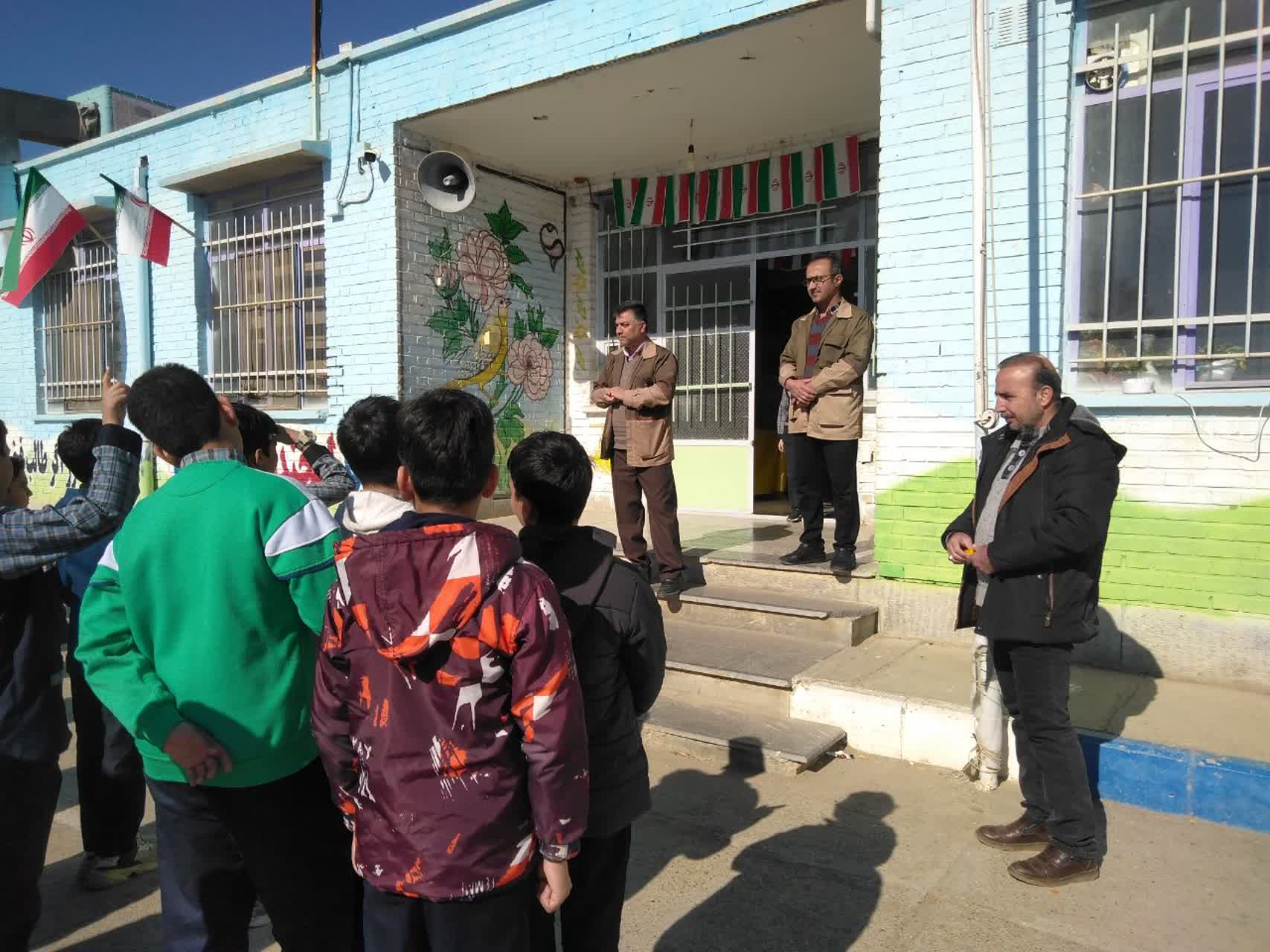 پویش فجر سبز بمناسبت فرارسیدن دهه مبارک فجر در مدرسه ابتدایی شهید فهمیده دامغان برگزار گردید